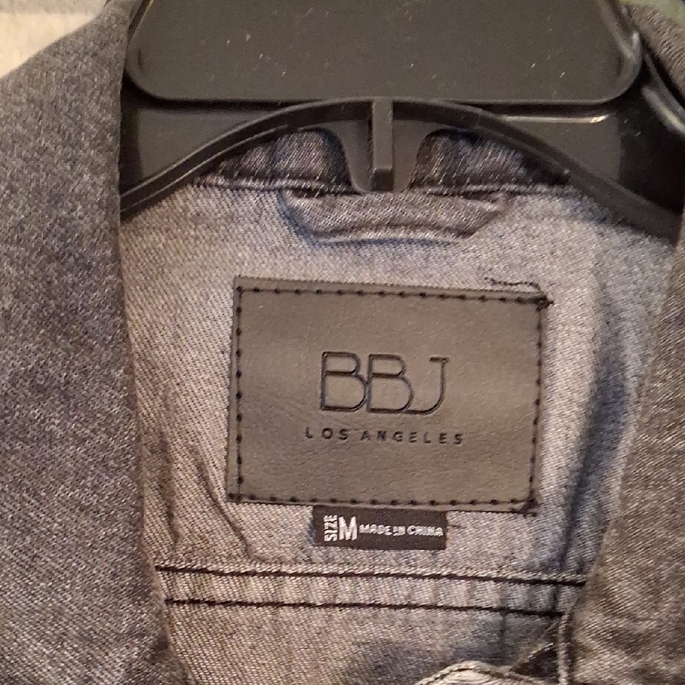 BBJ Los Angeles Women's Two-Tone Jean Jacket. NWT Size Medium - Picture 10 of 14